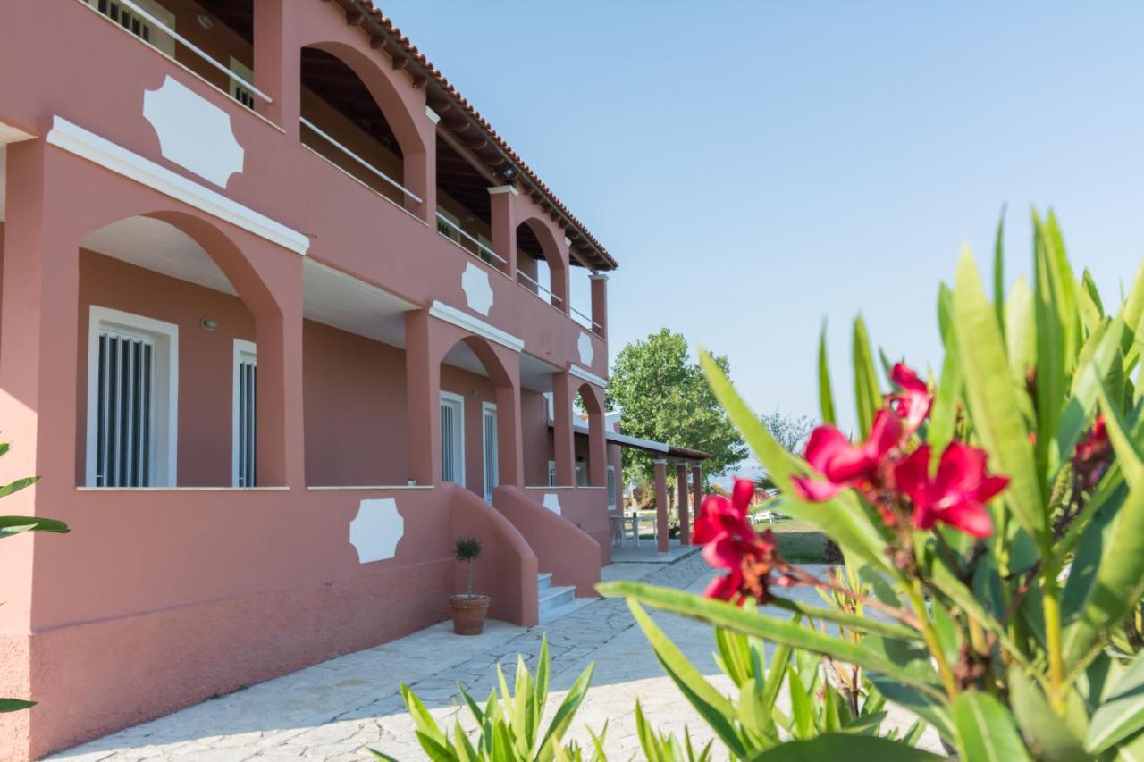 Melador Beachfront Apartments Kavos Bagian luar foto