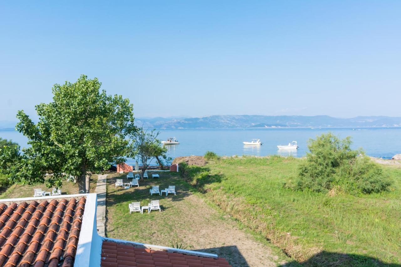Melador Beachfront Apartments Kavos Bagian luar foto