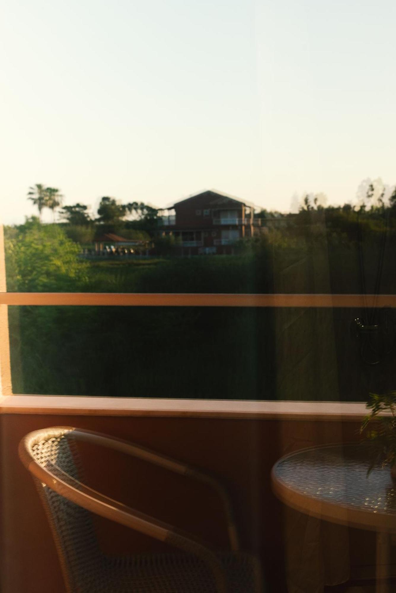 Melador Beachfront Apartments Kavos Bagian luar foto