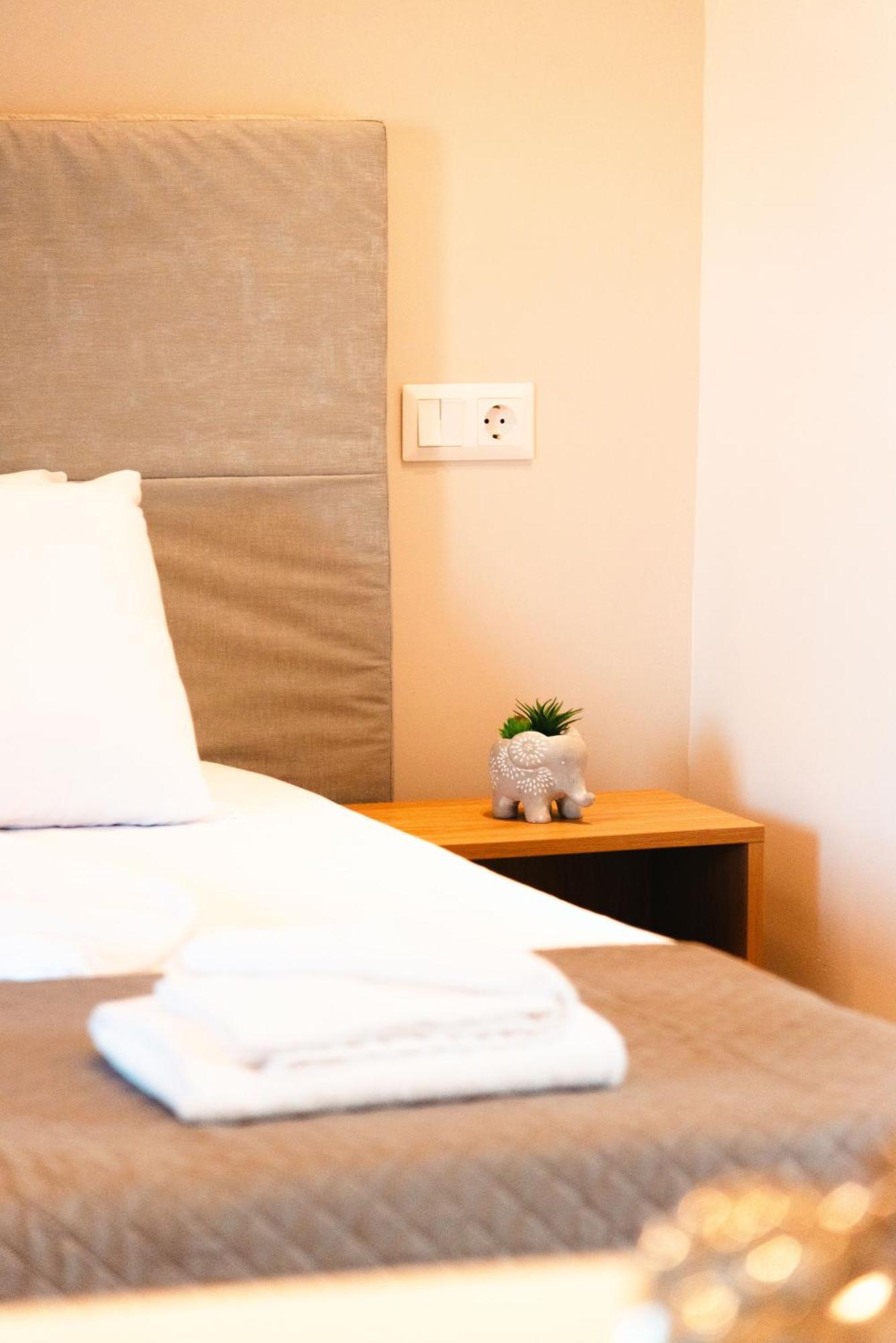 Melador Beachfront Apartments Kavos Bagian luar foto