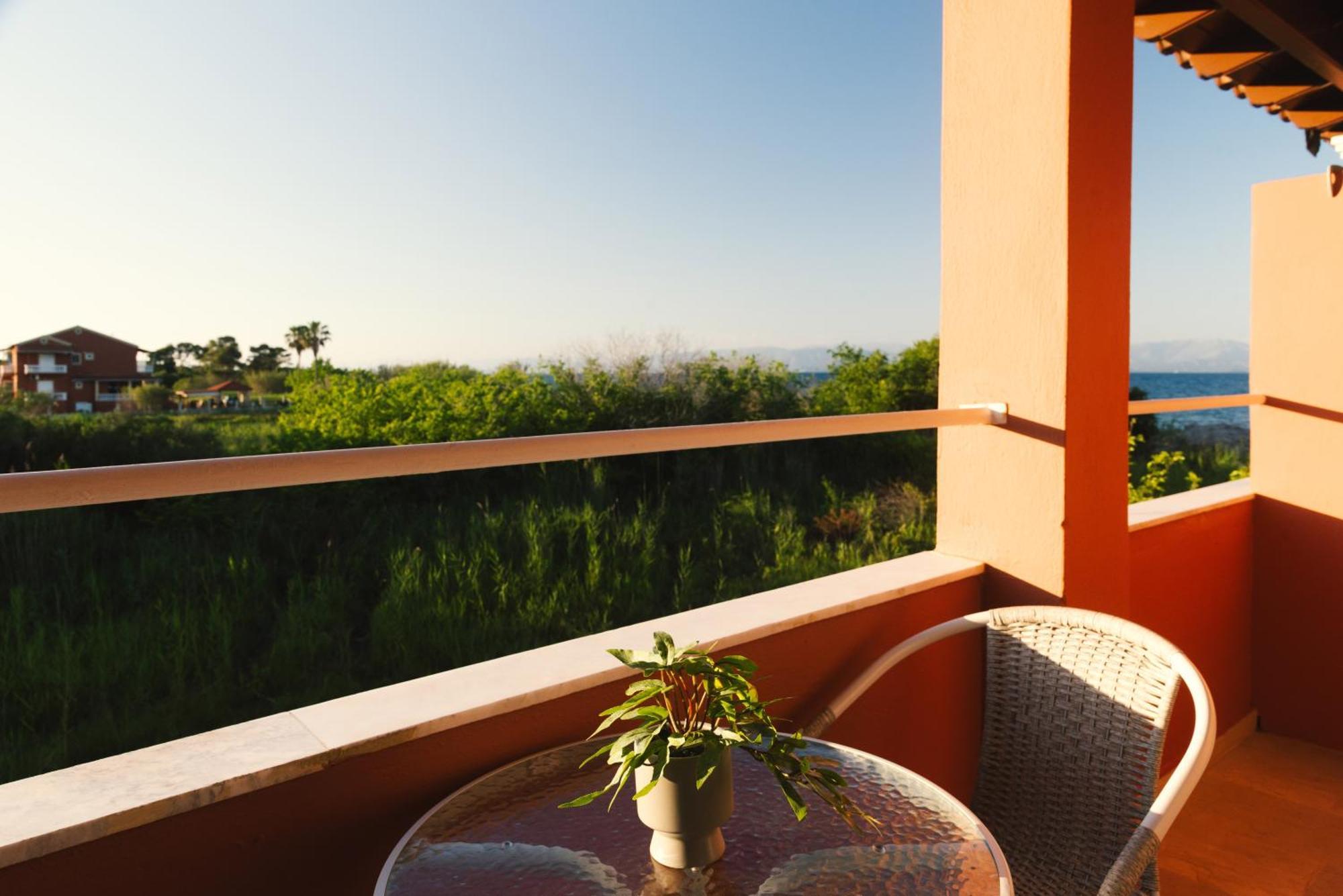 Melador Beachfront Apartments Kavos Bagian luar foto