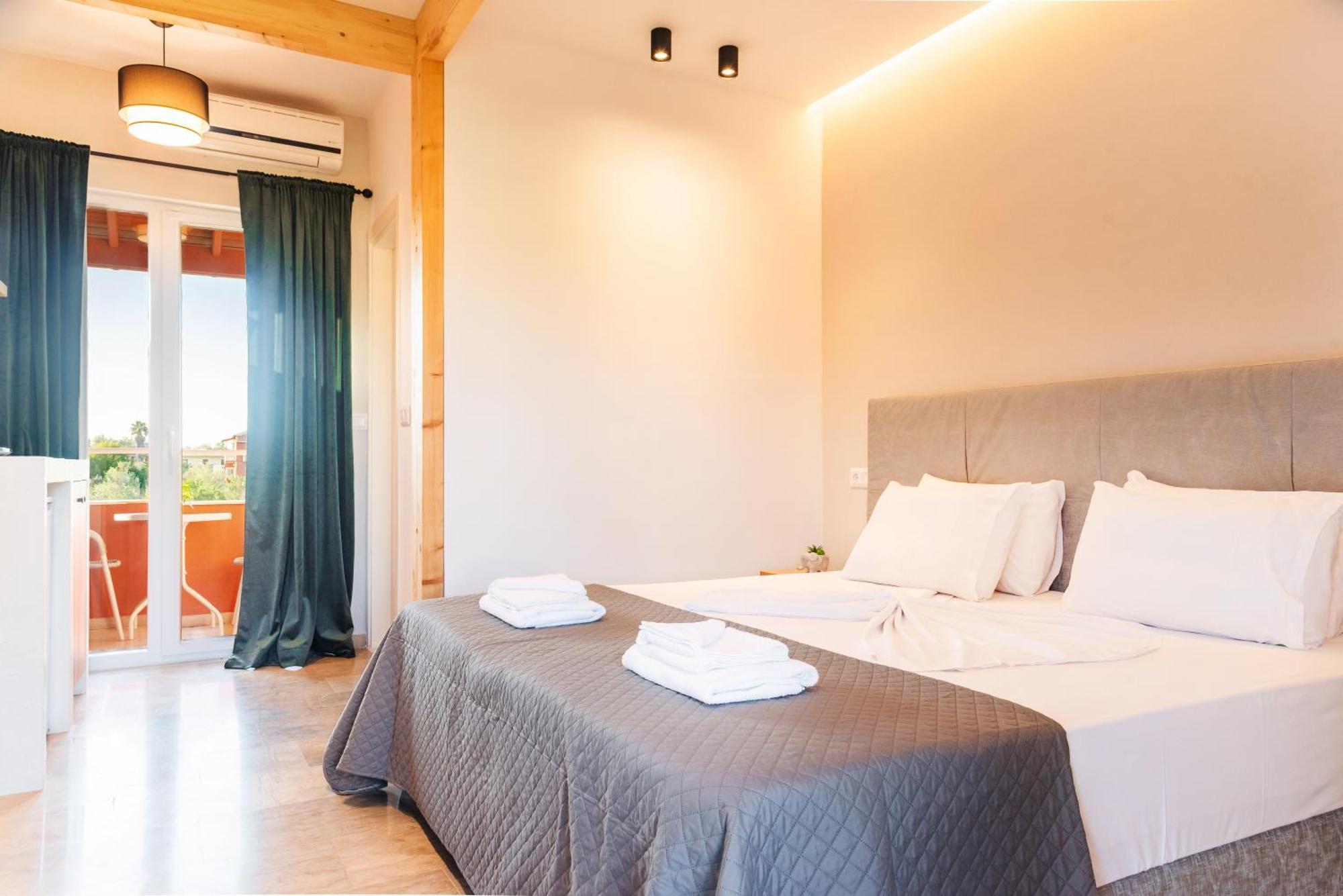 Melador Beachfront Apartments Kavos Bagian luar foto