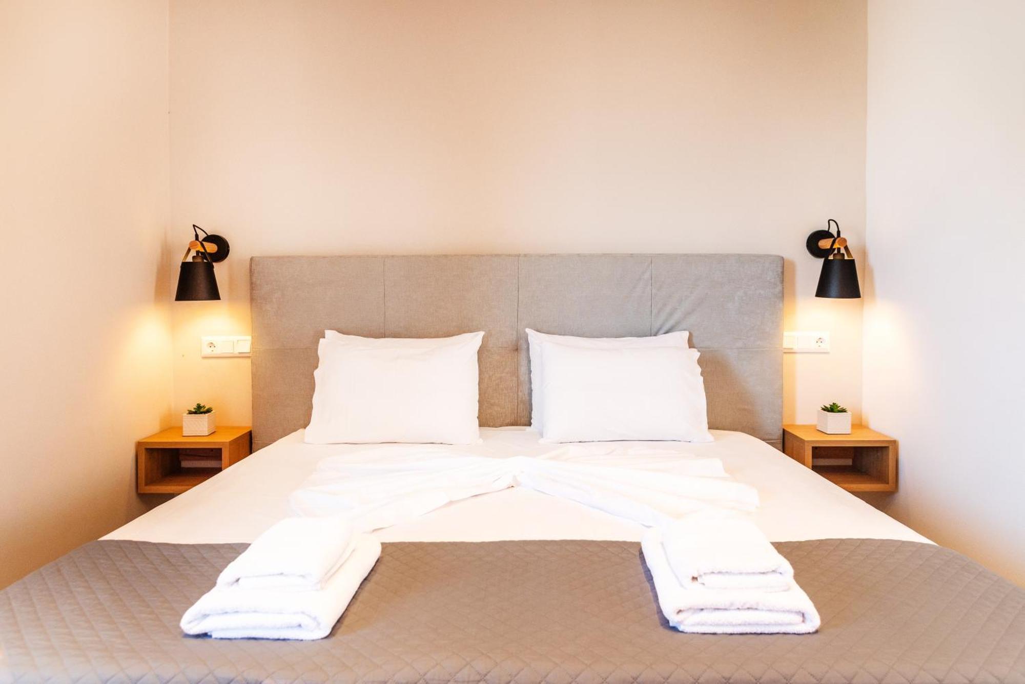 Melador Beachfront Apartments Kavos Bagian luar foto