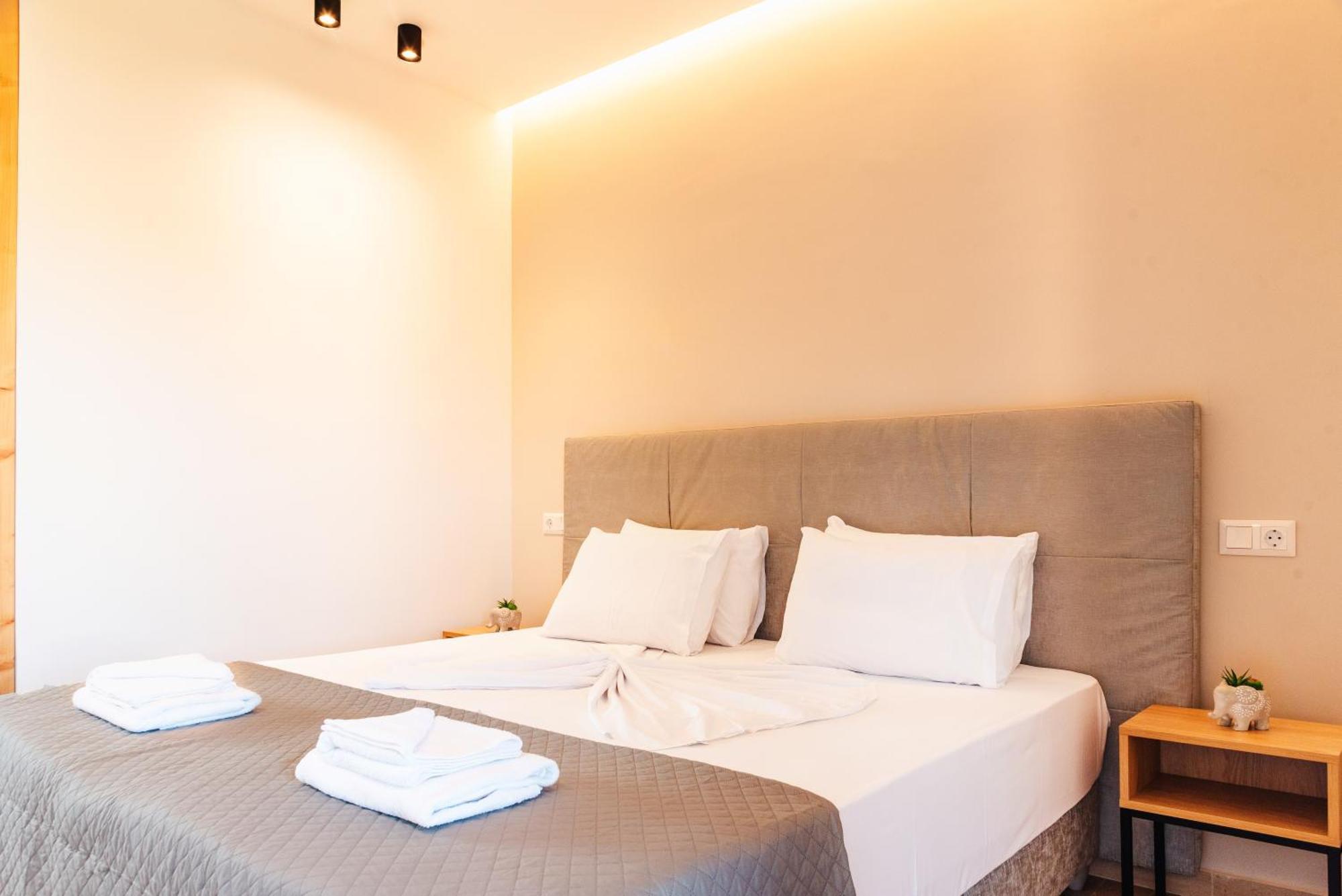 Melador Beachfront Apartments Kavos Bagian luar foto